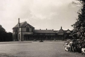 A view of Dove Park, the mansion house of Reynolds Park, 1949